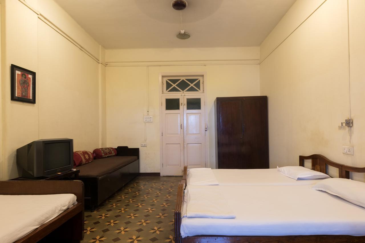 Bed And Breakfast At Colaba Мумбай Екстериор снимка