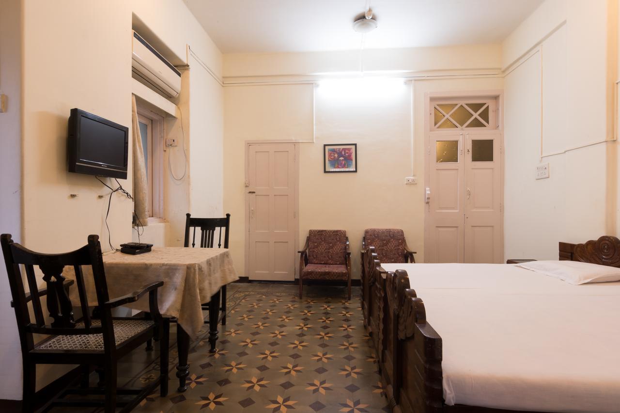 Bed And Breakfast At Colaba Мумбай Екстериор снимка