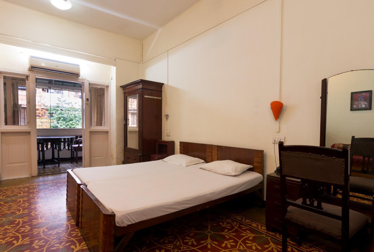 Bed And Breakfast At Colaba Мумбай Екстериор снимка
