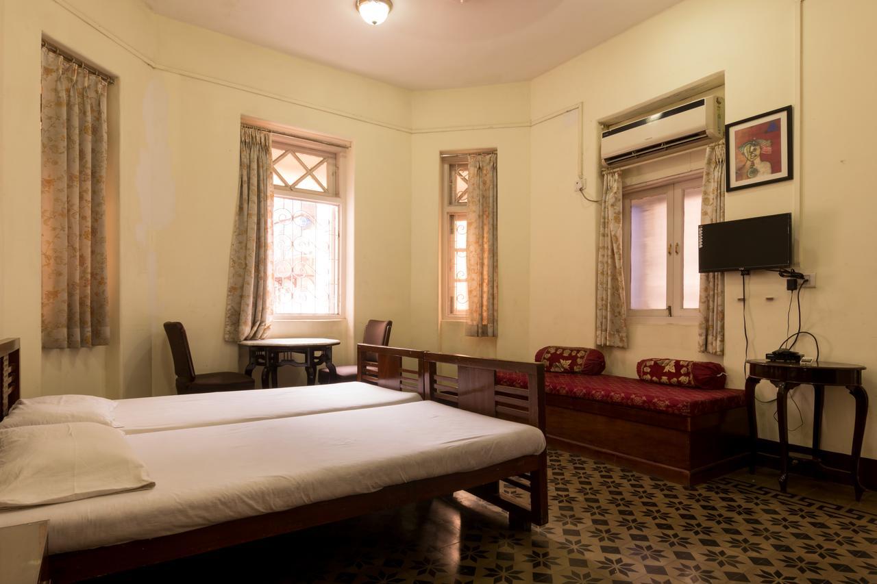 Bed And Breakfast At Colaba Мумбай Екстериор снимка