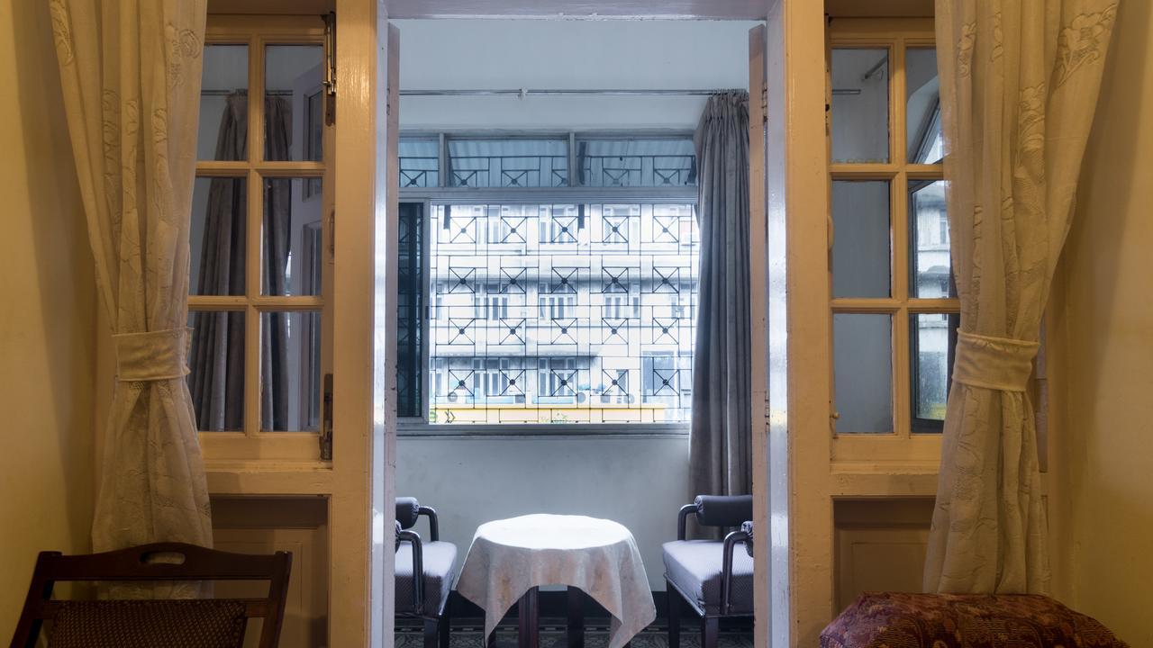 Bed And Breakfast At Colaba Мумбай Екстериор снимка