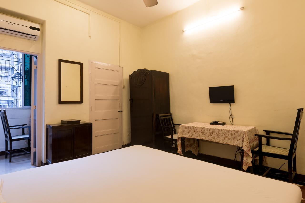 Bed And Breakfast At Colaba Мумбай Екстериор снимка